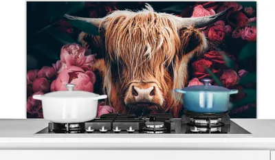 Produktbild von KitchenYeah®  Spritzschutz Küche - Küchenrückwand - Wandschutz für Herd und Spüle - Kuh - Schottisches Hochlandrind - Blumen - Botanisch 120x60 - Alu-Dibond (Alternative zum Spritzschutz aus Glas) - H