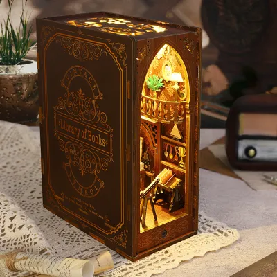 Produktbild von 1 Set Holzpuzzle mit menschlichem Sensor Lichtmusik -Effekt leicht zu montieren exquisite Handwerkskunst High Simulation Dekorative handgefertigte DIY Dollhouse Bücherregal Dekor Alley Dollhouse Accessoires