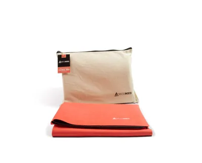 Produktbild von Reise Yogamatte aus Kautschuk, Coral Red, Mattenstärke 1 mm, faltbar, ideal auf Reisen