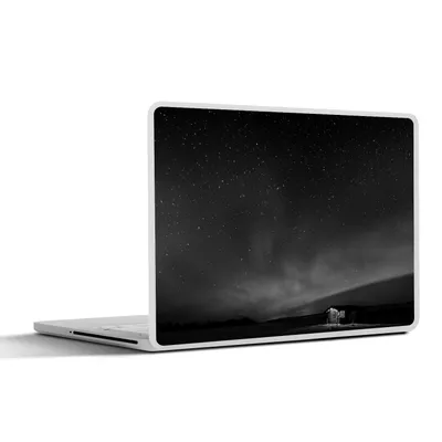 Produktbild von MuchoWow® Laptop Aufkleber Sticker Cover Nordlicht über der Hütte - schwarz und weiß 36.5x27.5 cm - Laptop-Sticker