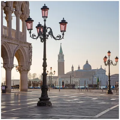 Produktbild von Wallario Premium Glasbild, freischwebende Optik, kräftige Farben, Größe 50 x 50 cm Motiv Venedig - Dogenpalast, Markusplatz und San Giorgio Maggiore II