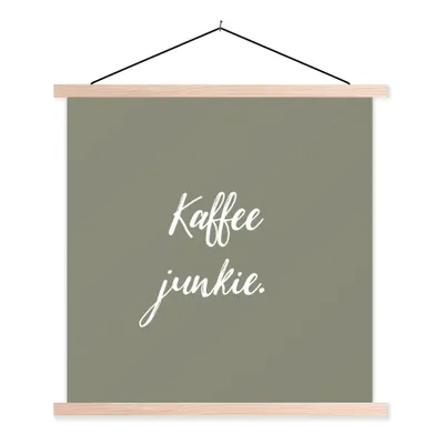 Produktbild von MuchoWow® Textilposter Sprichwörter - Kaffee Junkie - Kaffee - Zitate 60x60 cm mit holzfarbenen Rahmen - Wanddekoration