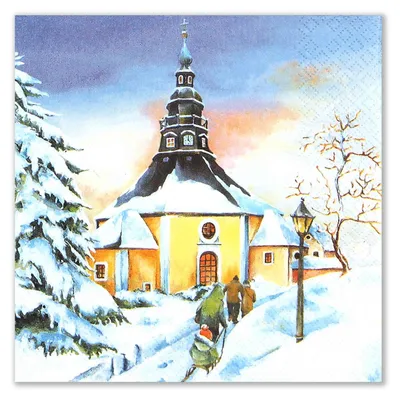 Ein verschneites Winterdorf mit einer Kirche im Zentrum zeigt eine friedliche Szene bei Sonnenuntergang während Menschen einen Weg entlang spazieren und die Bäume und Dächer mit Schnee bedeckt sind