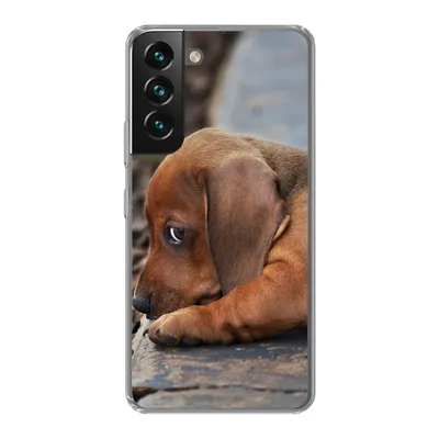 Produktbild von MuchoWow® Handyhülle Schutzhülle Hülle für Samsung Galaxy S22 Dackelwelpe liegt am Rande des Bürgersteigs Silikon Softcase Handy Hülle - Mobiltelefonhülle