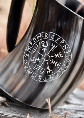 Produktbild von Bierkrug aus Horn – „Vegvísir“
