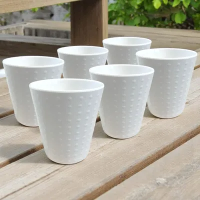 Produktbild von Camping-Geschirr Set aus Melamin - immer wieder verwendbar - spülmaschinen und mikrowellengeeignet - Kunststoffteller - Becher - Müslischalen aus lebensmittelechtem Melamin - Picknick-Geschirr