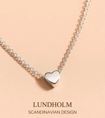Produktbild von Lundholm Mera Halskette Damen Silberfarben – Herz Anhänger 50 cm – Premium Edelstahl – Hypoallergen Wasserfest
