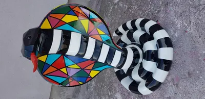 Zdjęcie produktu dla Ręcznie wykonana figura abstrakcyjna Kolorowe posągi Rzeźba 90cm Kobra