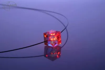 Produktbild von Armband LED Kristall Cube Rot Crystal mit Swarovski® Elements