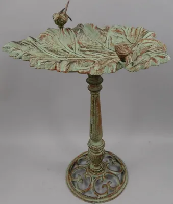 Obrázok produktu pre Casa Padrino secesný vtáčí kúpeľ s 2 dekoratívnymi vtákmi Svetlozelená / hrdzavá farba 40 x 34 x v. 61 cm - Záhradná dekorácia - Záhradné doplnky