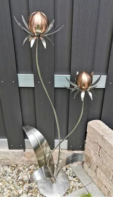 Produktbild von Skulptur Blume Milano Edelstahl 120 cm mit Kugel Edelstahl golden rose matt gebürstet mit Standfuß Dekoration Gartendeko