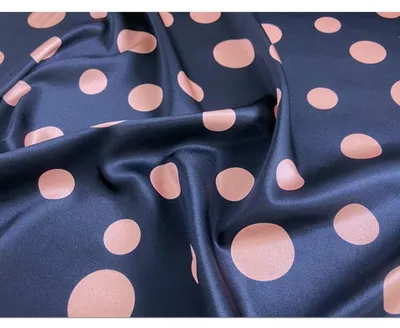 Image de Tissu en soie pour vêtements et décoration - 135 cm x 50 cm