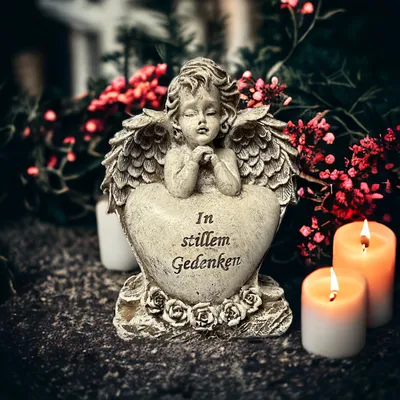 Produktbild von eberin · Grabdeko Trauerengel auf Herz – EIN Stiller Wächter des Gedenkens · Grabschmuck für den Friedhof · Grabengel mit Trauerspruch