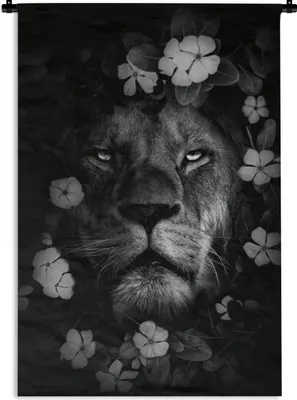 Produktbild von MuchoWow® Wandteppich Wandbehang Löwe mit Blumen im Dschungel - schwarz und weiß 60x90 cm Tapisserie Dekoration Wandtuch - Foto-Teppich - Abwaschbar