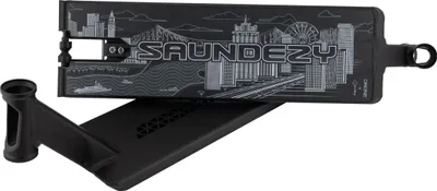 Obrázek produktu pro Deska na freestylový koloběžku – Kai Saunders „Saundezy“ Signature Nexus – černá – 6,5 x 22 – Drone Scooter