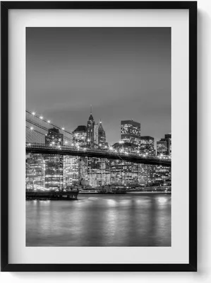 Produktbild von New Yorker Brooklyn Bridge bei Nacht– Wandbild mit Rahmen – Gerahmtes Bild  – Wanddekoration – 50x70 cm –  Schwarz Rahmen