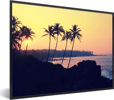Produktbild von MuchoWow® Gerahmtes Poster Meer - Palme - Abend - Landschaft 80x60 cm - Poster mit Schwarzem Bilderrahmen Wandposter Rahmen Foto Bilder - Schwarzem - Mit Gestell