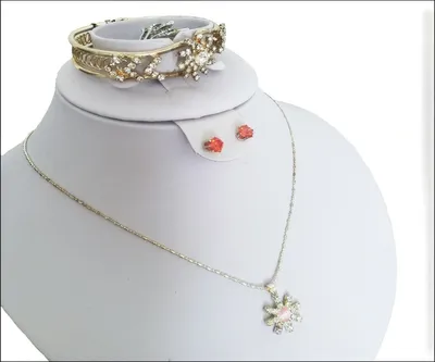 Produktbild von Schmuckbüste Dekobüste für Schmuckset Armband Ring Kette Ohrsteck Kunstleder weiss H19,50cm