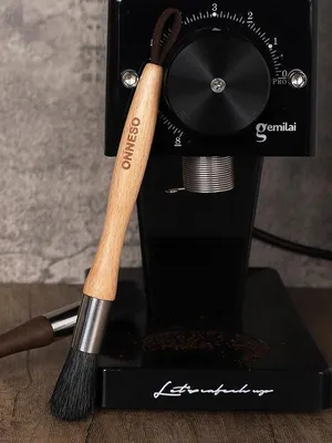 Produktbild von Espresso Reinigungsbürste, Wildschweinborsten, Buchenholz, 18cm, Aufhängeöse – für Siebträger & Mühle