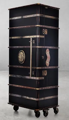 Produktbild von Casa Padrino Luxus Barschrank mit Rollen Antik Schwarz 73,5 x 54 x H. 173,5 cm - Kofferschrank im Retro Look - Retro Stil Weinschrank - Bar Möbel - Luxus Möbel