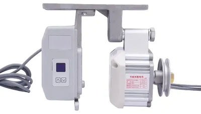 Image de Machine à coudre industrielle, puissance de 550 W, vitesse réglable de 200 à 6 000 tr/min, couleur argent