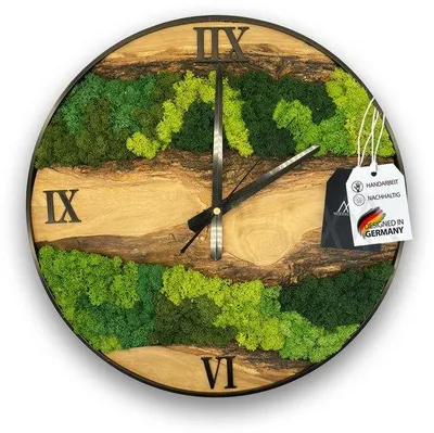 Produktbild von Holzwanduhr aus Massivholz mit Moos Dekoration