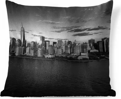 Produktbild von MuchoWow® Zierkissen Sofakissen Wohnzimmer Dekokissen 45x45 cm New York vom Wasser aus - schwarz und weiß - Schlafpolster - Polster für das Sofa