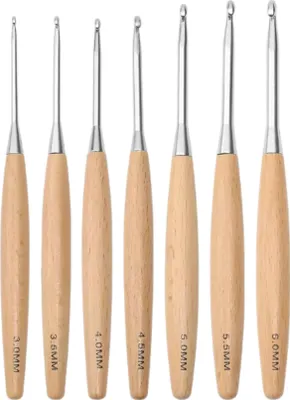Produktbild von Hilvard Häkelnadeln,  Häkeln, Haken, Set mit 7 Teilen,  Ergonomischer Griff, Inklusive Tasche, 3 mm bis 6 mm,  Holzoberfläche
