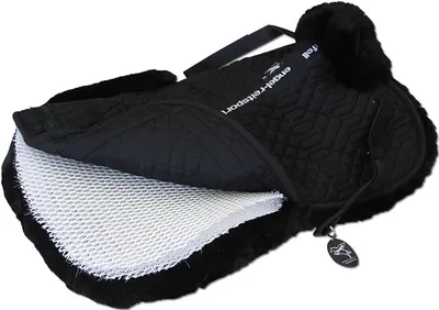 Produktbild von Engel Reitsport Lammfell Korrektur Keil Sattelkissen (Sakis2K) Schwarz/Schwarz M (16 - 17,5") 56cm