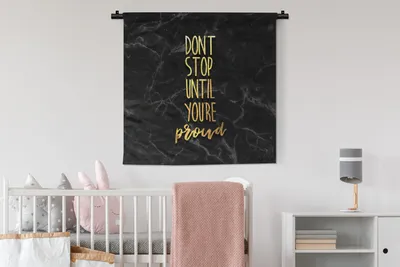 Produktbild von MuchoWow® Wandteppich Wandbehang Zitat - Stolz - Gold - Marmor 90x90 cm Tapisserie Dekoration Wandtuch - Wandaufhänger