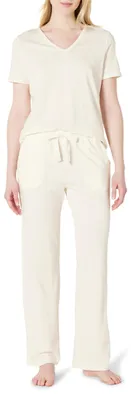 Productafbeelding van A. Essentials: Dames nachtkleding set, bestaande uit een T-shirt met korte mouwen en een broek, beide gemaakt van zachte stof