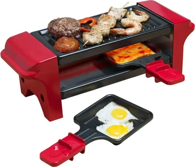 Produktbild von Bestron Raclette für 1 bis 2 Personen, Mini Tischgrill mit zwei Pfännchen und zwei Holzschabern, 350 Watt, Farbe: Rot