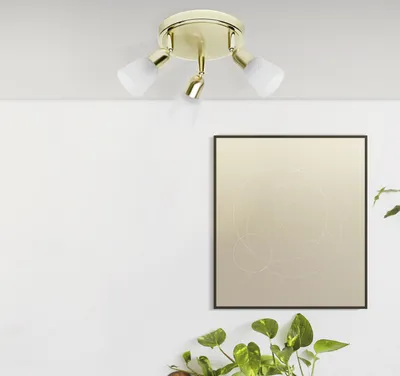 Produktbild von BRILLIANT Spotrondell Sofia | Deckenstrahler | Metall/Glas | messing/weiß | Köpfe schwenkbar | 3-flammig | 3x E14 max. 40 W