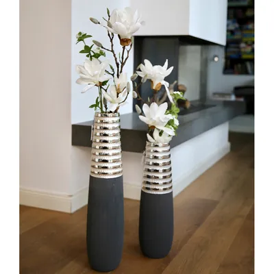 Produktbild von GILDE Vase "Newtown" - Blumenvase H.65cm - Bodenvase silber glänzend - Keramikvase in matt grau - große moderne Dekovase für Pampasgras - Wohnzimmer