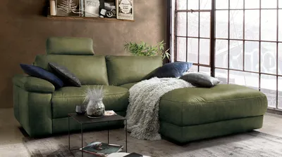 Produktbild von KAWOLA Sofa LOLA Ecksofa Stoff moosgrün mit motorischer Relaxfunktion Recamiere rechts