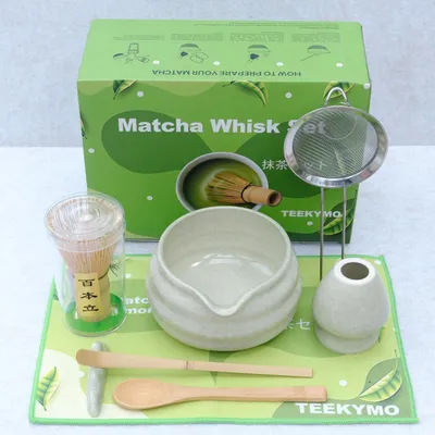 Image de Ensemble Matcha 8 pièces comprenant une fouet en bambou, une tasse en céramique avec un bec verseur et un tamis