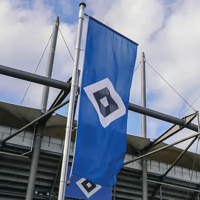 Produktbild von Hamburger SV Hissfahne "Arena" 150x400cm HSV