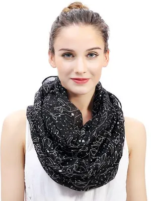 Produktbild von Unyqoos® Damen-Loopschal mit Sternenprint – weicher, leichter Schlauchschal 90 x 180 cm, ganzjährig tragbar
