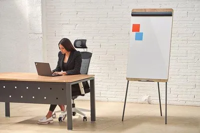 Produktbild von Famanu Flipchart Dreibein mit Magnetischem Whiteboard und Holzrahmen - Höhenverstellbar