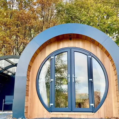 Produktbild von Jochen Schweizer Außergewöhnlich Übernachten in der NestLodge Oranienburg für 2 (1 Nacht); Erlebnis verschenken oder selbst erleben; Gutschein gültig für 2 Personen