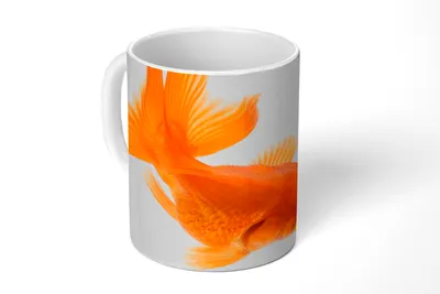 Produktbild von KitchenYeah® Tasse Kaffeetasse Kaffeebecher 350 ml Goldfisch - Schwimmen - Weiß Teetasse - Fototasse - Becher - Keramikbecher - Teebecher - Kaffeetasse - Bürotasse