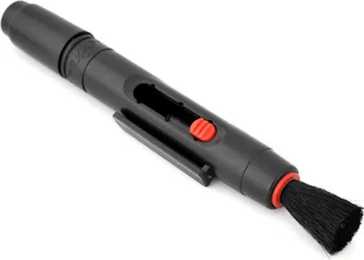 Obrázek produktu pro INF Čisticí pero na objektiv fotoaparátu, štětec, 8cm, ABS, černé, 1 kus