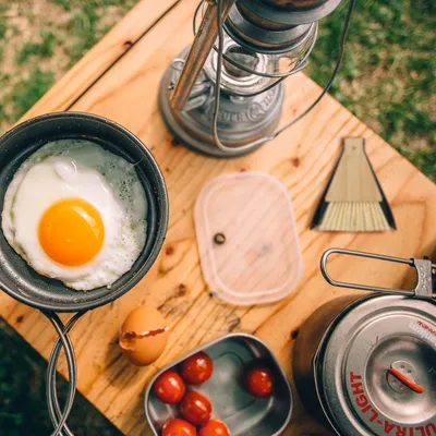 Productafbeelding van Mini-set van 2 kleine schoppen en bezems - Bezems voor keuken, camping, kantoor, met ophangoog, zwart/naturel