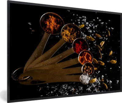 Produktbild von MuchoWow® MuchoWow® Gerahmtes Poster Gewürze - Löffel - Salz - Gewürze - Schwarz 60x40 cm - Poster mit zchwarzem Bilderrahmen - Printing - Wanddeko Schlafzimmer