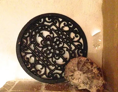Produktbild von Gitter rund als Kamingitter und Wanddekoration für Gartenmauer- Mandala 28 cm