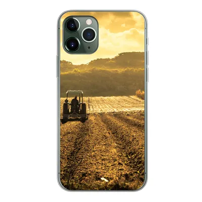 Produktbild von MuchoWow® Handyhülle Schutzhülle Hülle für iPhone 11 Pro Traktor - Bauernhof - Berg Silikon Softcase Handy Hülle - Handy