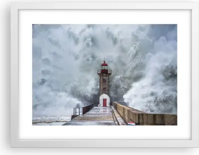 Produktbild von Gerahmtes Poster - Weißer Rahmen - Laterne Meer Sturm - 40x30 cm - Wand Bild - Wanddeko - Wandbilder - Kunstposter - Wandposter - Bilderrahmen - Bilder - Kunstdruck - Wanddekoration - P2WAA40x30-5003