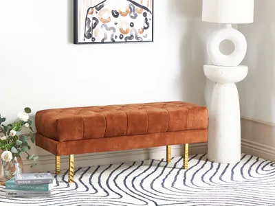 Obrázek produktu pro BELIANI Lavice červená sametová čalouněná látka kovové zlaté nohy taburetka k posteli podnožka glamour styl ložnice