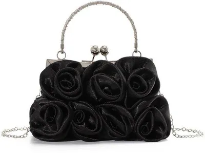 Image de Élégante pochette en satin avec application florale et chaîne amovible, idéale pour les mariages et les fêtes