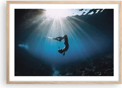 Produktbild von Gerahmtes Poster - Rahmen in heller Eiche - Flossen Boden Taucher - 70x50 cm - Wand Bild - Wanddeko - Wandbilder - Kunstposter - Wandposter - Bilderrahmen - Bilder - Kunstdruck - P2NAA70x50-5097